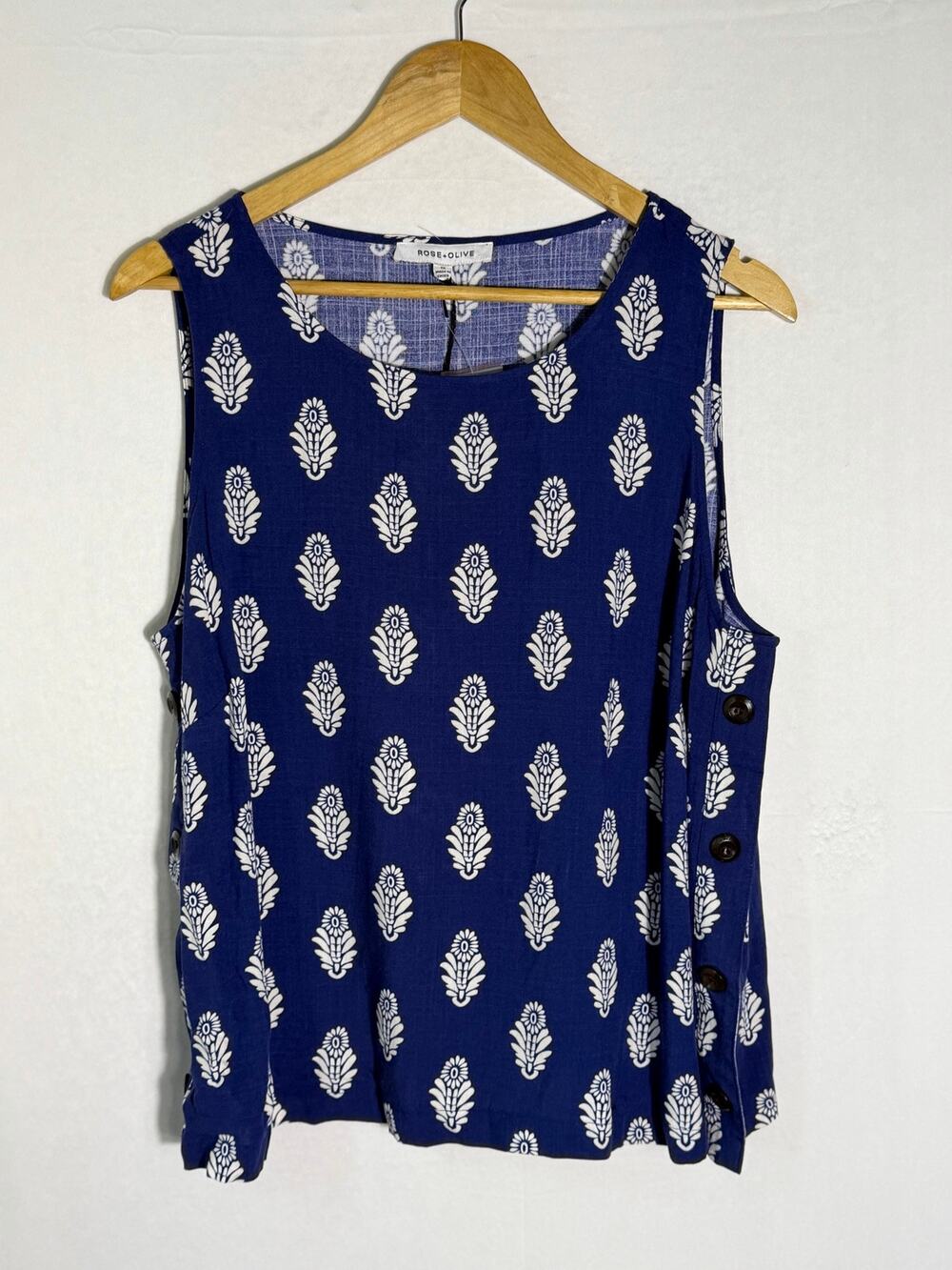 Rose + Olive 1X Navy Blue Floral Print Sleeveless Button Side Top